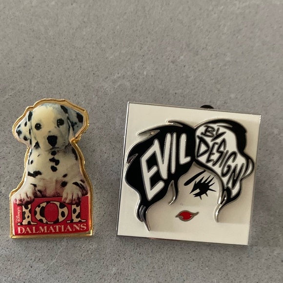 Disney Estella Cruella Live Action DIY School Costume Enamel Pins Dalmatian’s - Picture 15 of 16